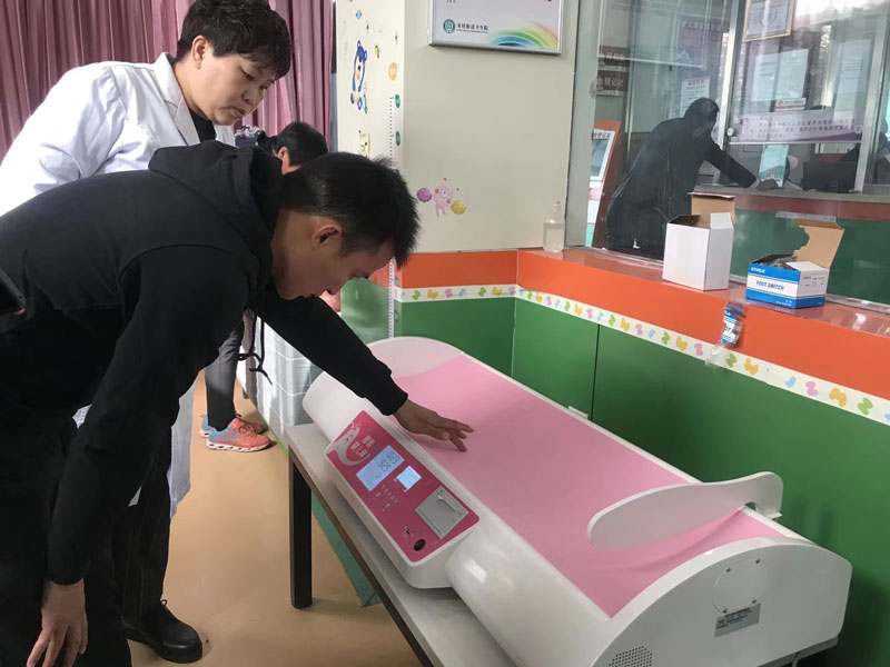 上禾智能卧式幼儿秤调试现场