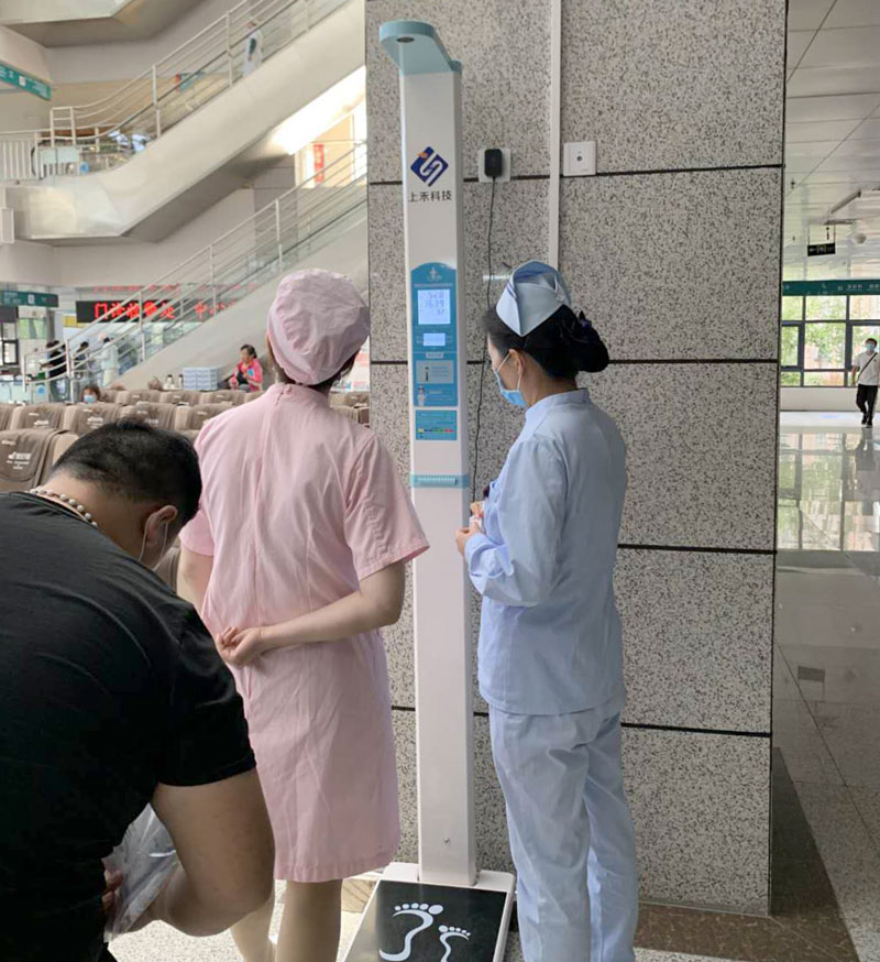 双屏智能身高体重测量仪应用现场