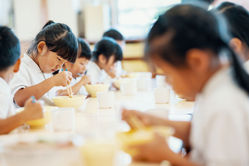 学校环境：塑造健康饮食与运动习惯的关键场所