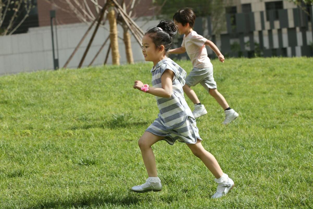 适当的户外运动有益儿童发育